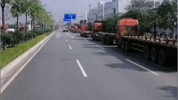 ���˼�Ǯ����23�������ڿ���Ⱥ���ڰ�����װ������˾����ǰ���ϼҹ���