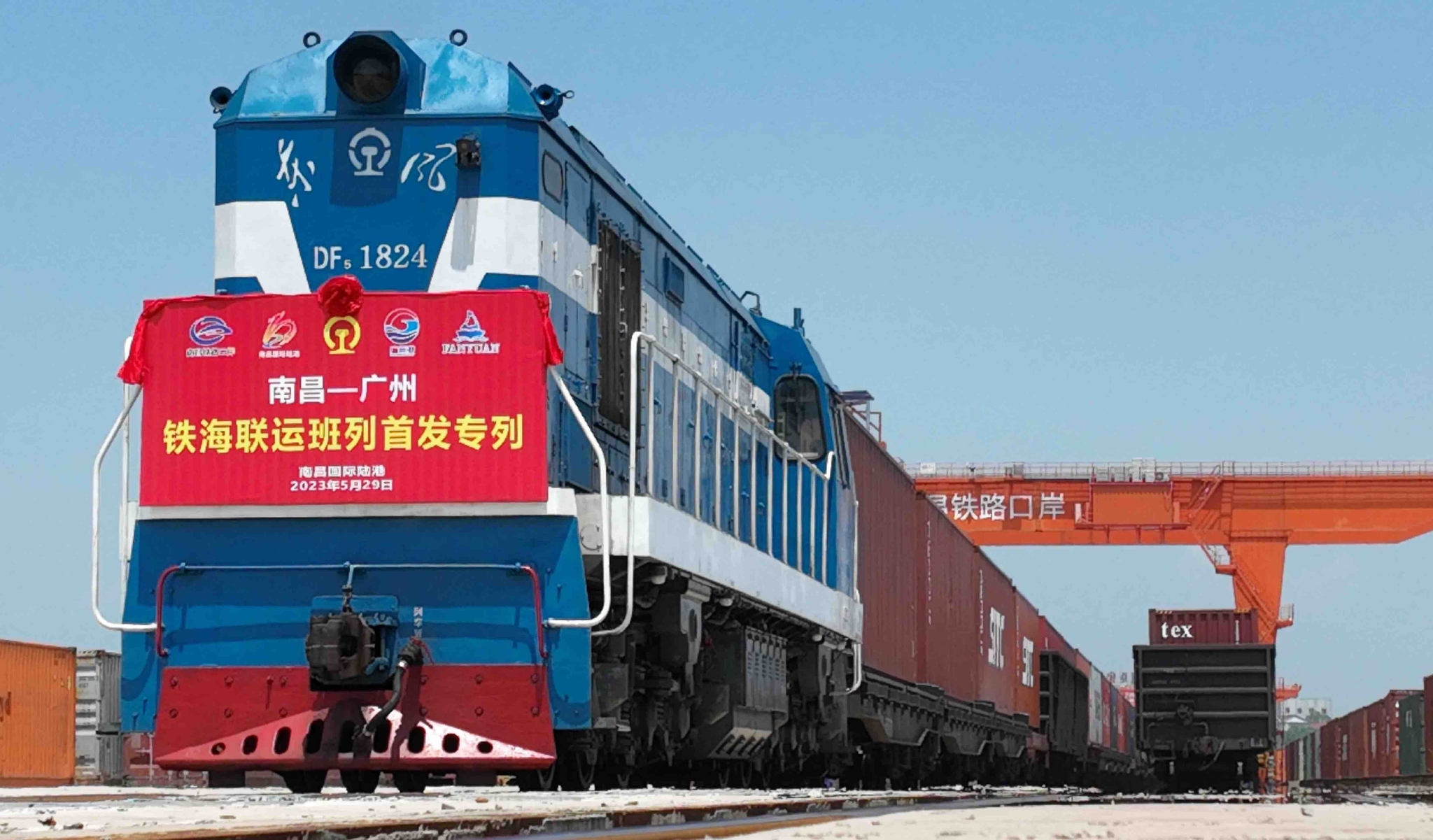 �ϲ�������ݸ���ͨ����������ͨ��